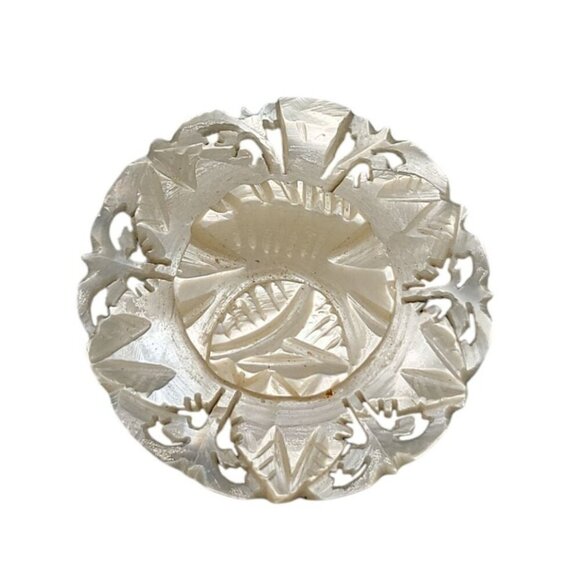 Intricate Carved Mother Of Pearl Brooch Lacy Snowflake Like Shell Vintage Pin - Picture 8 of 8